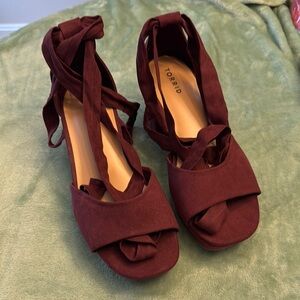 Torrid Burgundy strap tie wedge heel Elegant Design
